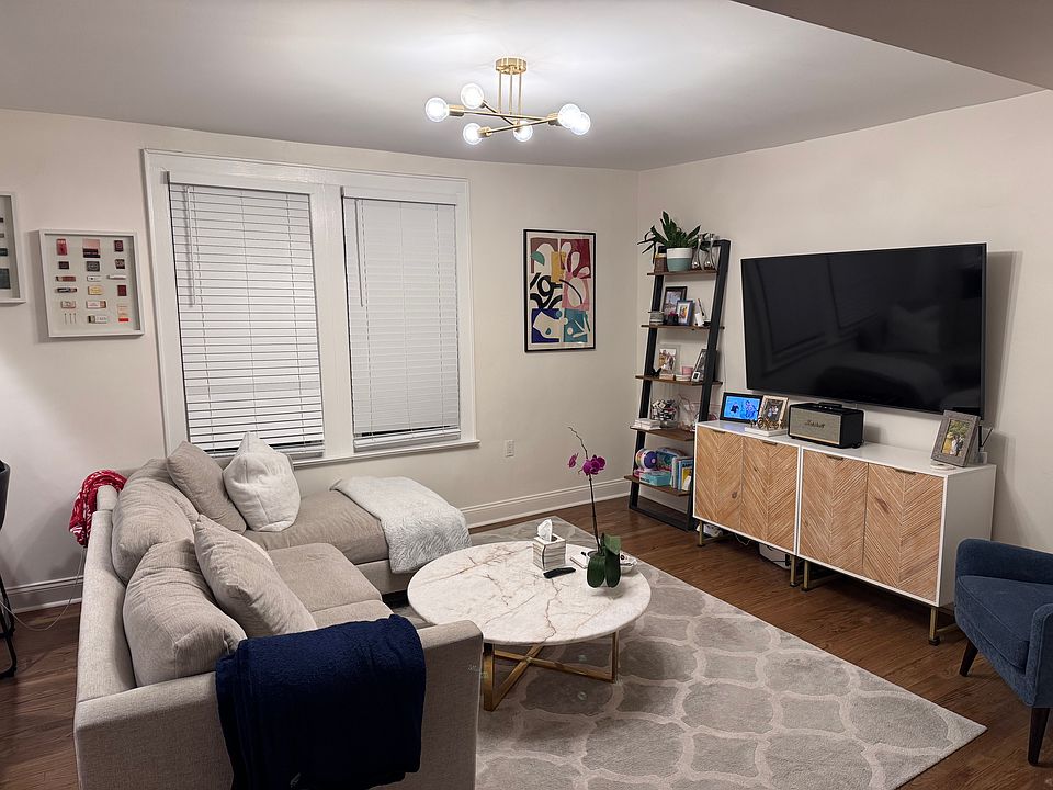 1st image of 1 Walnut Pl #1B