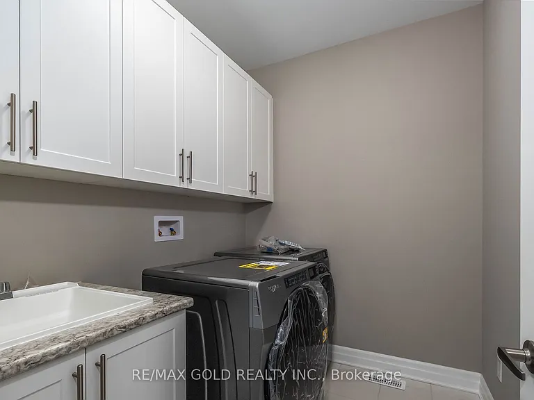 42 Milt Schmidt St — Photo 19