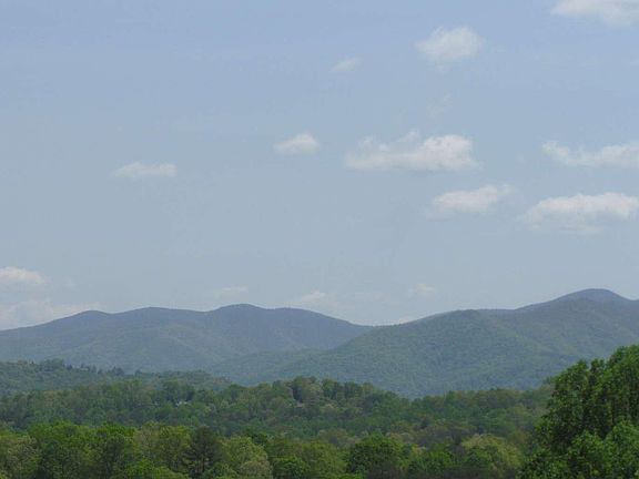 5th image of 729 Mountain View Dr