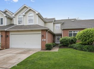 8487 Chicory Ct, Darien, IL