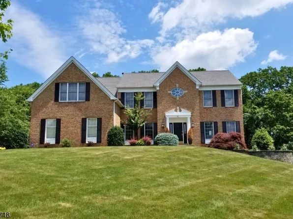 32 Vista Dr, Mount Olive Twp., NJ 07836