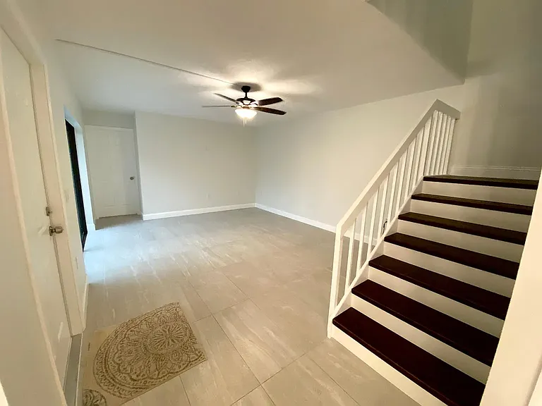 2413 24th Ln #2413 — Photo 5