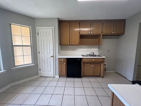 5th image of 928 Pine Cone Cir