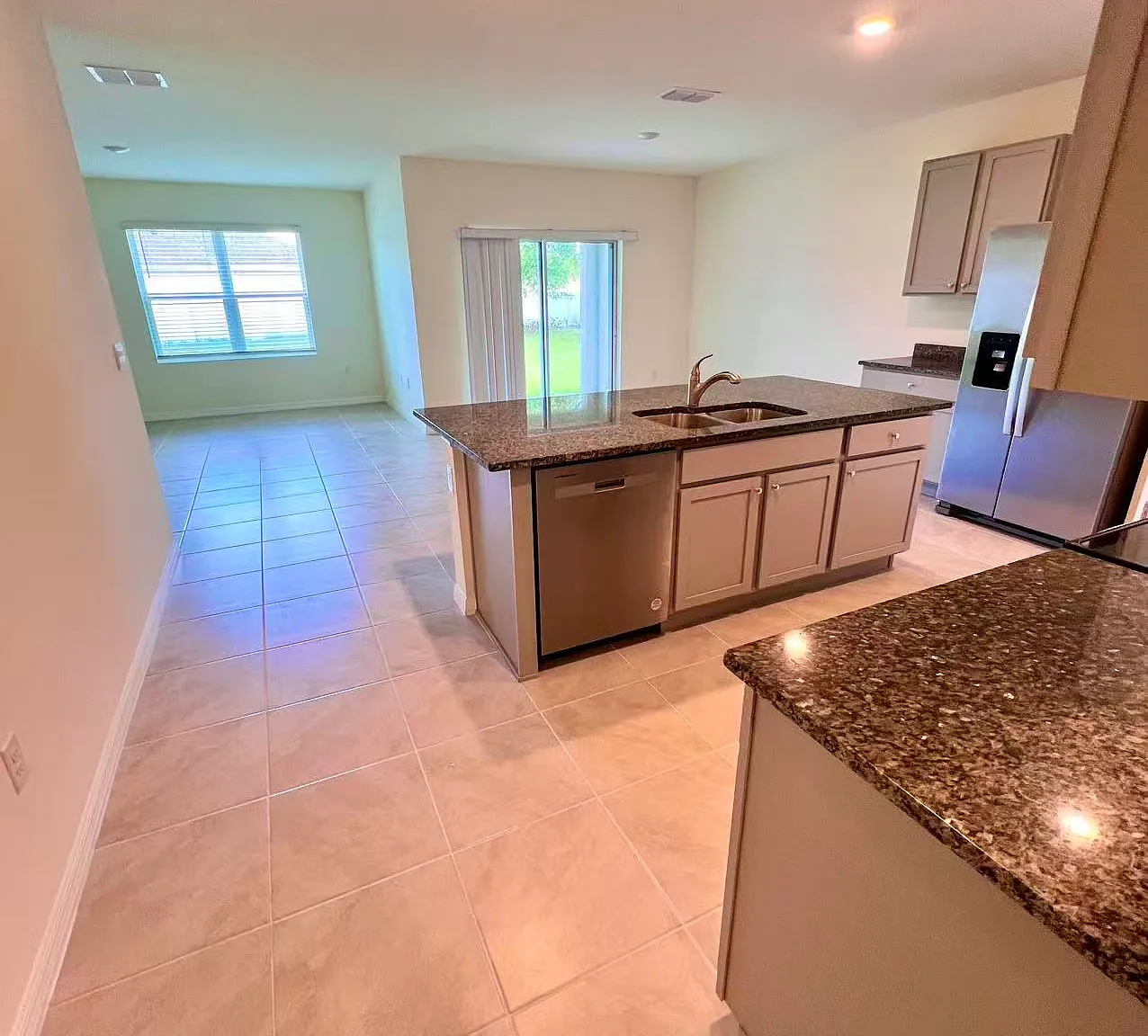 4 bed, 1828 sqft, $2,450 — Photo 4