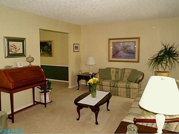2nd image of 11820 Shadybrook Dr NW