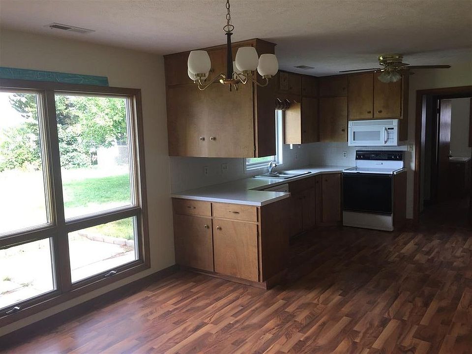 2nd image of 210 Eagles Nest Rd
