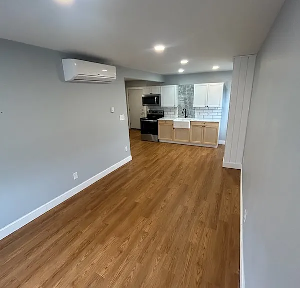 311 W Market St — Photo 5