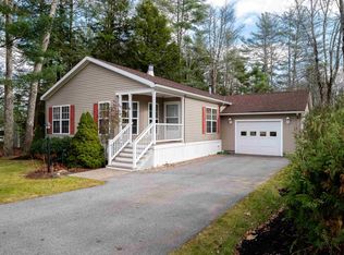8 Cinder Ct, Rochester, NH 03868