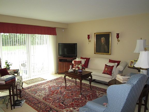 4th image of 1077 Greenleaf Blvd APT 115