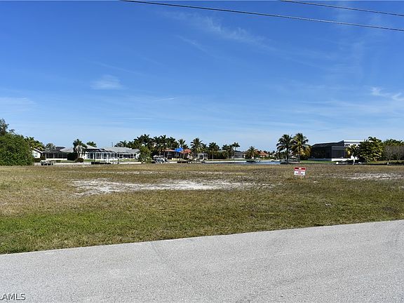 5th image of 2704 SW 30th Ter