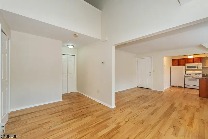 1 bed, 1.0 bath, $2,200 — Photo 4