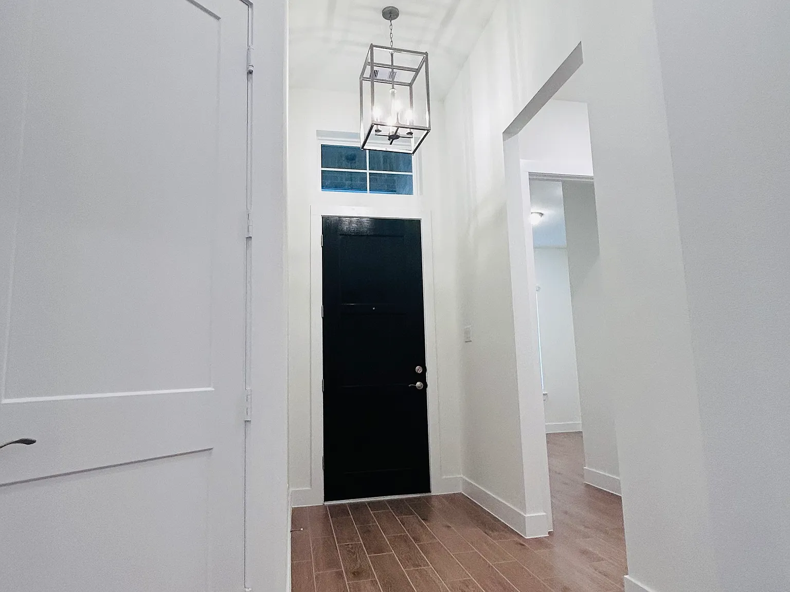 4 bed, 2148 sqft, $2,800 — Photo 2
