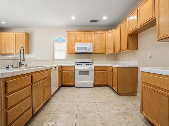 5th image of 13680 Summit View St