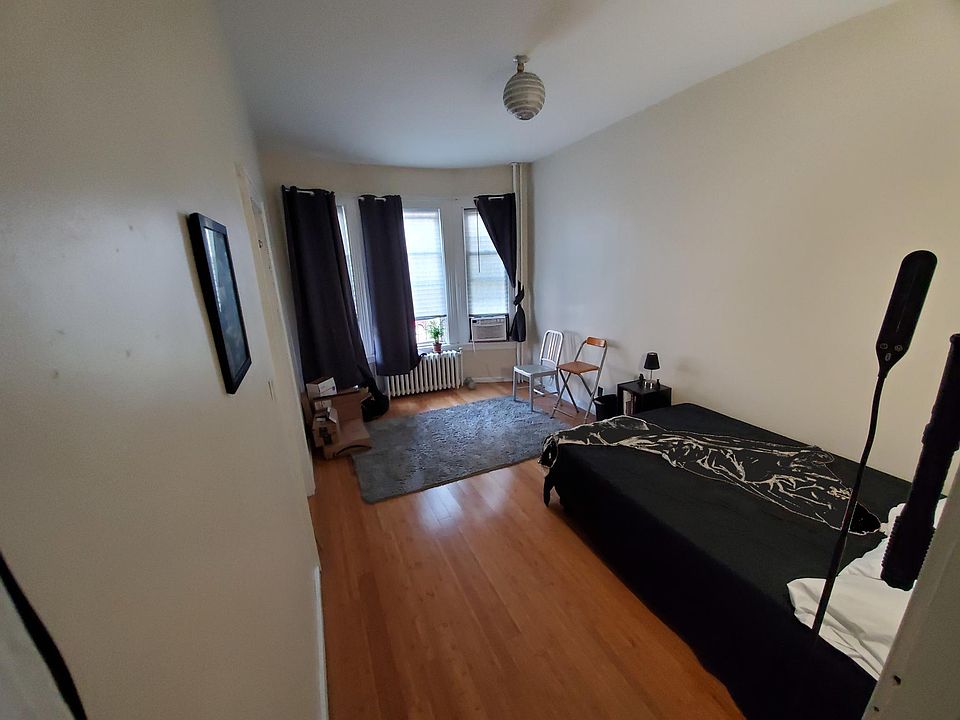 2nd image of 238 Summit Ave Floor 1