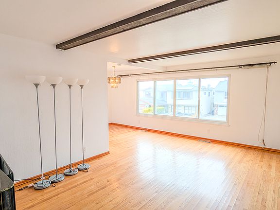 4th image of 27 John Glenn Cir #1
