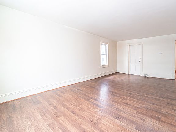 3rd image of 75 Diem St