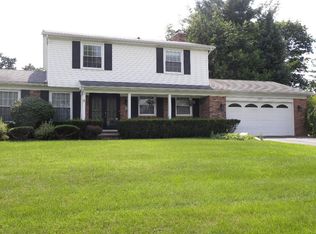 9390 Steep Hollow Dr, White Lake, MI