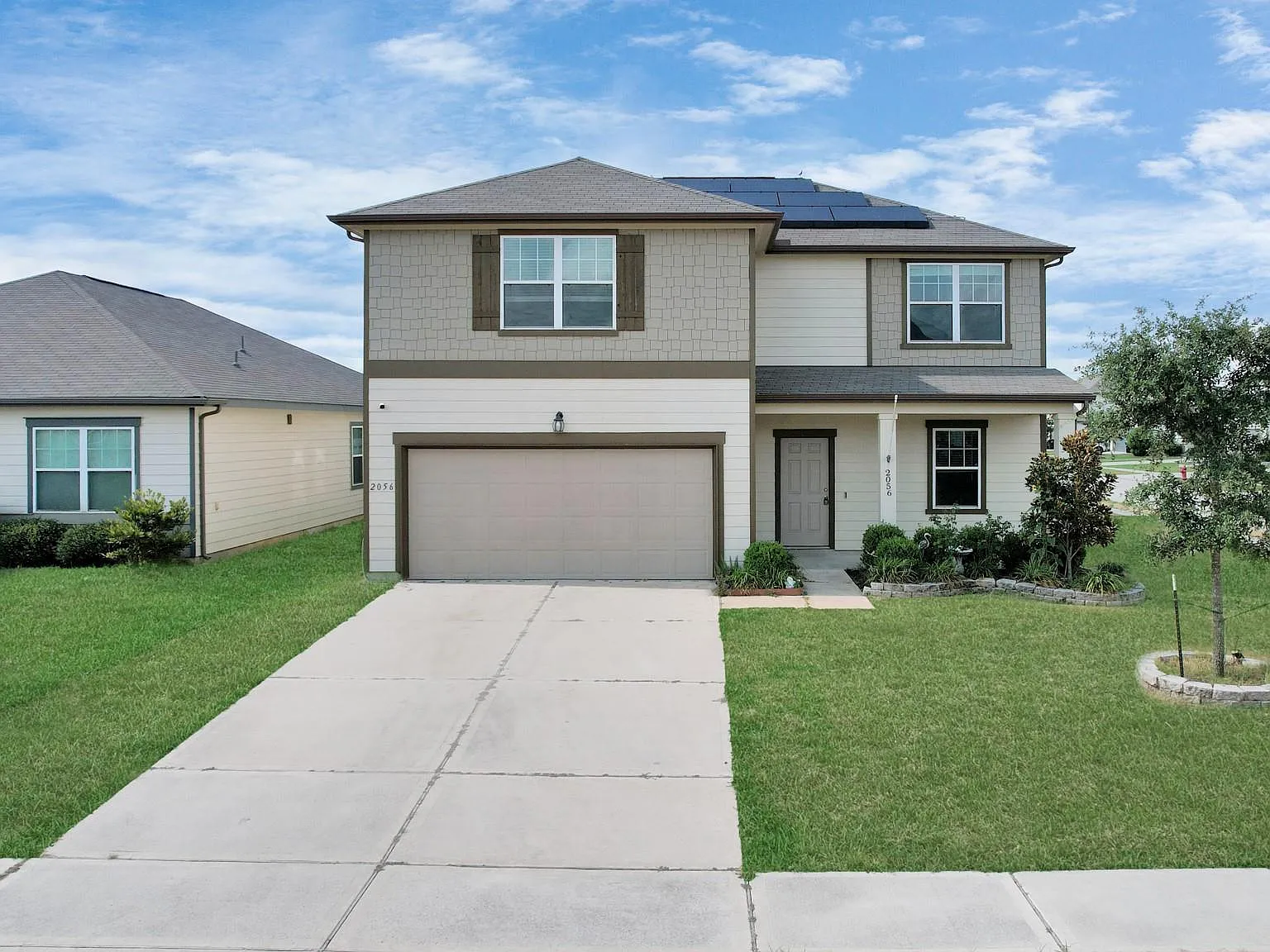 4 bed, 2.5 bath, 2720 sqft, $2,700 — Photo 1