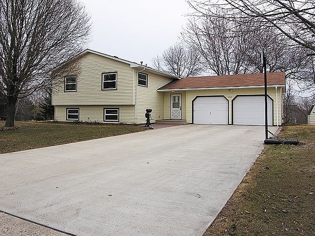Split entry with concrete driveway