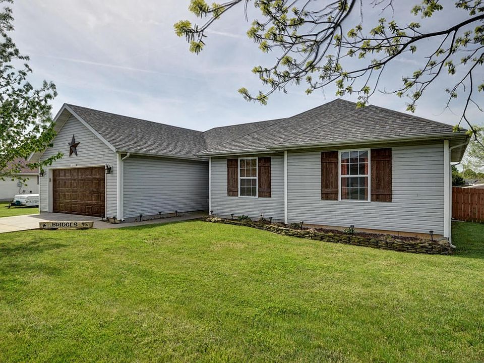 200 Meadow View-3