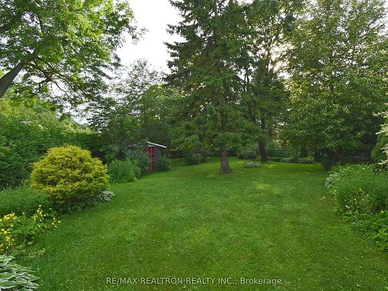 250 Meadow Rd — Photo 39