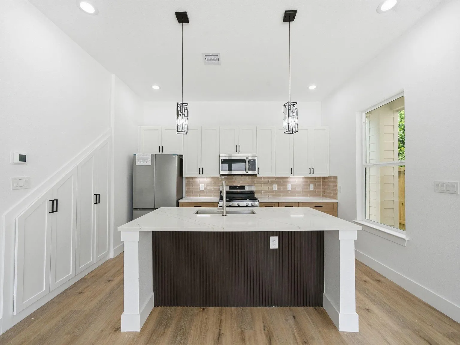 3 bed, 2.5 bath, 1780 sqft, $3,050 — Photo 3