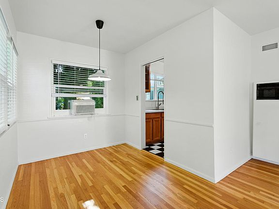 3rd image of 1545 1/2 Riverside Dr