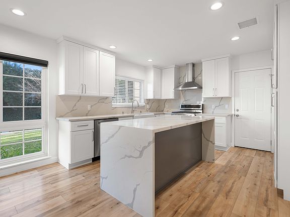 5th image of 4121 Picasso Ave