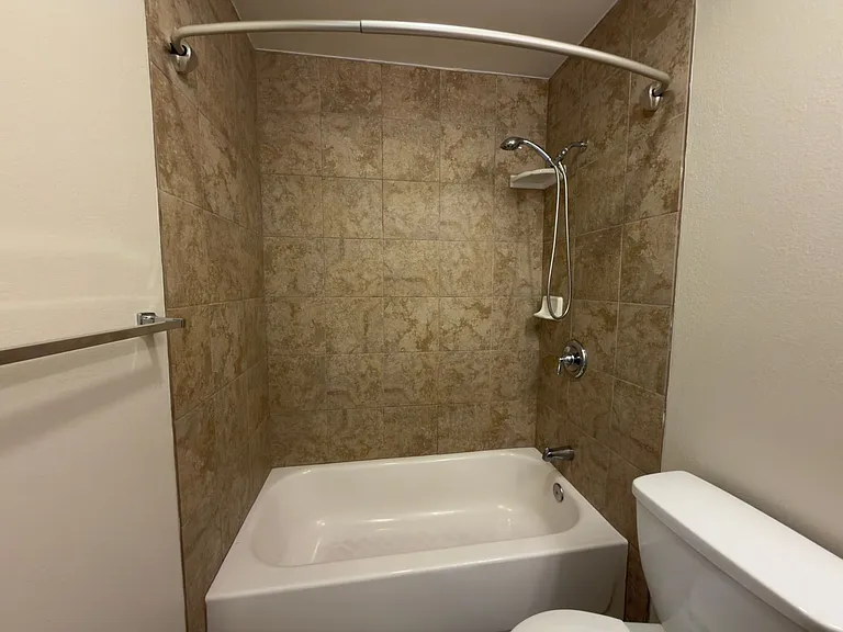 900 Alvarez Ave — Photo 12