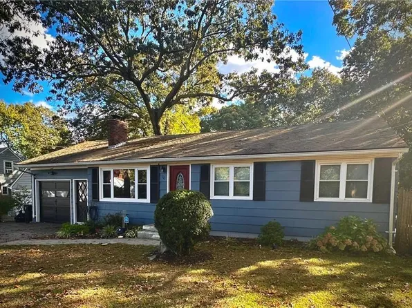 121 Maple St, Coventry, RI 02816