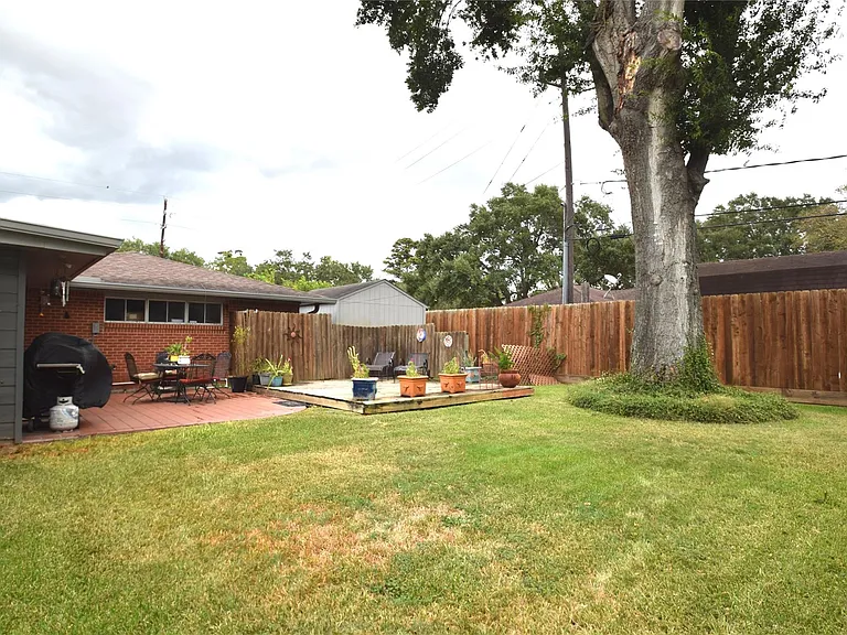 1954 Heights Dr — Photo 25