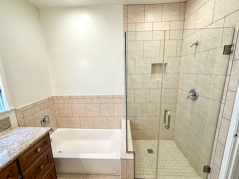 128 1/2 N Palm Dr — Photo 11