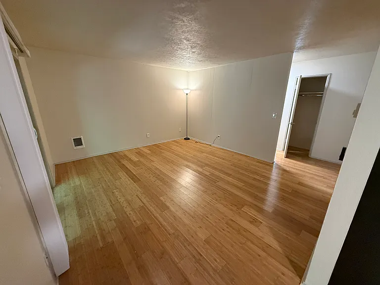 19535 River Rd #5 — Photo 3