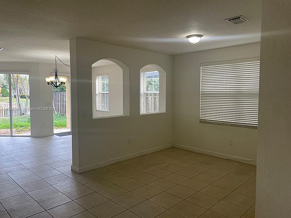 4th image of 11481 NW 82nd Ter