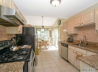 4th image of 53 Chardonnay Dr