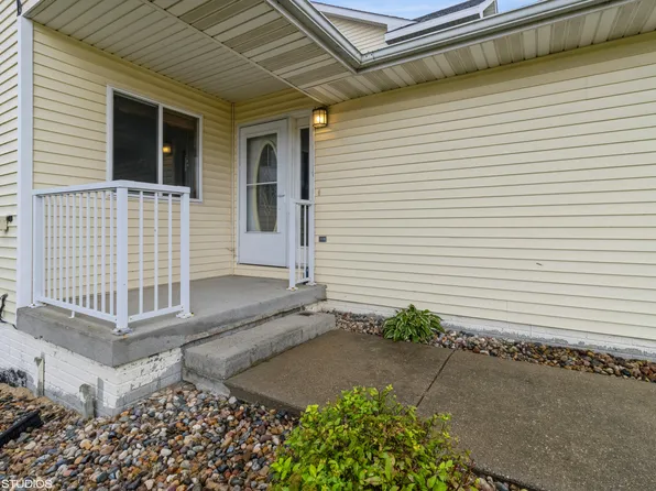 1017 10th Ave NW, Altoona, IA 50009