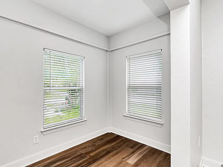 2645 Seneca St — Photo 10