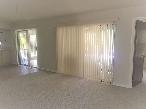 5th image of 26 Westbury Ln