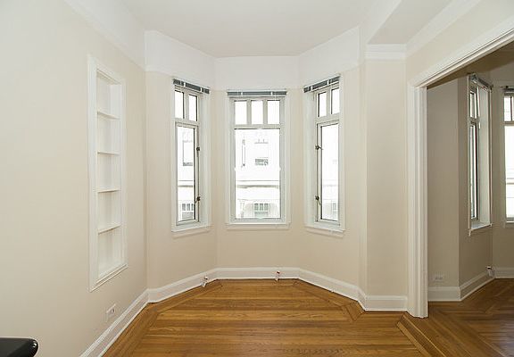 3rd image of 1360 Lombard St #604