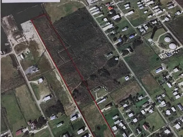 Paula St, Grand Isle, LA 70358