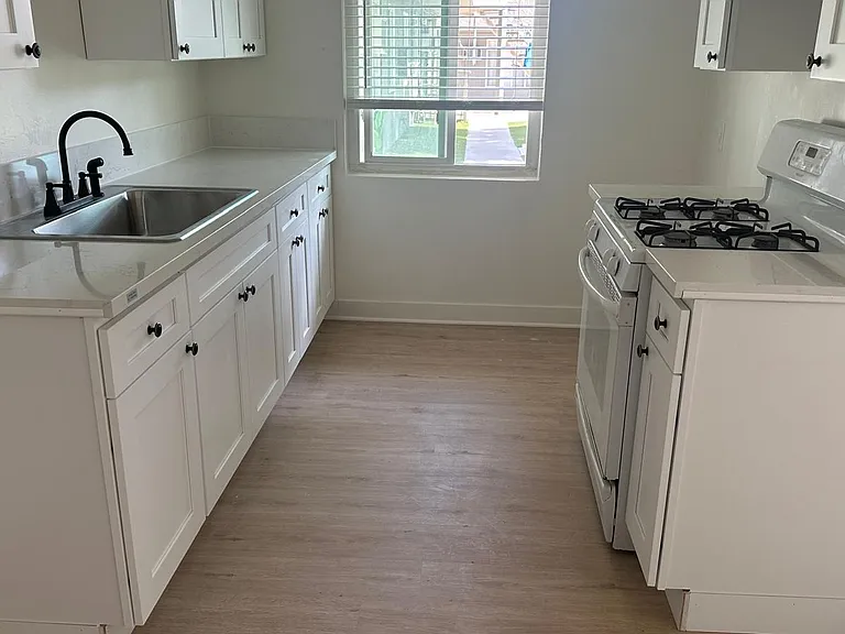 223 N Lincoln Ave — Photo 10