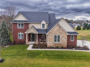 801 Watersmeet Dr, Oxford, MI