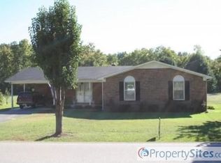 412 Hurricane Meadows Dr, Waynesboro, TN 38485