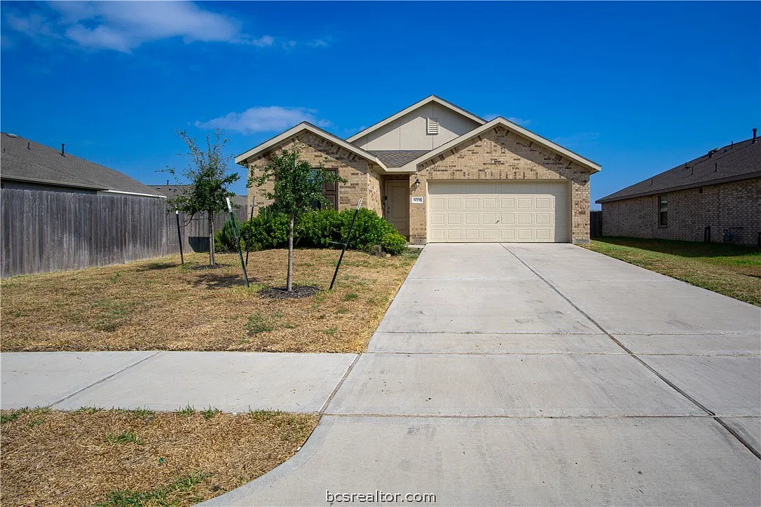 4 bed, 1842 sqft, $2,100 — Photo 1