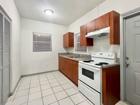 4th image of 1319 NW 8th Pl