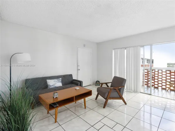 3660 NE 166th St APT 816, North Miami Beach, FL 33160