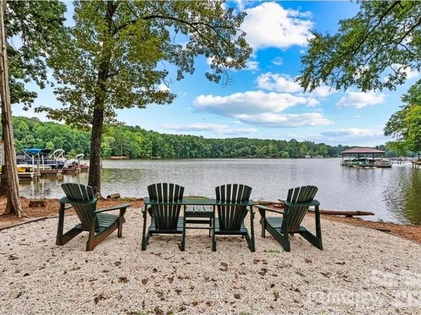 8238 Merryvale Ln, Charlotte, NC 28214