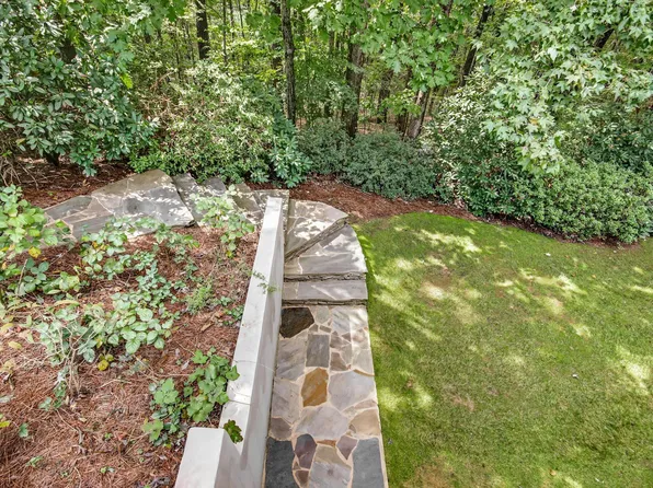 104 Whittshire Ct, Cary, NC 27513