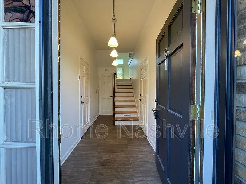 3 bed, 3.5 bath, 2363 sqft, $3,400 — Photo 3