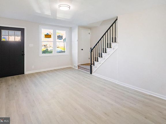 4th image of 832 Taylor Dr
